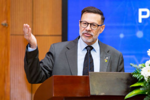 Australian Ambassador to Vietnam Andrew Goledzinowski speaks at a ceremony of the Australia-Vietnam Innovation Partnership Day in Hanoi, June 30, 2023. Photo by VnExpress/Tung Dinh